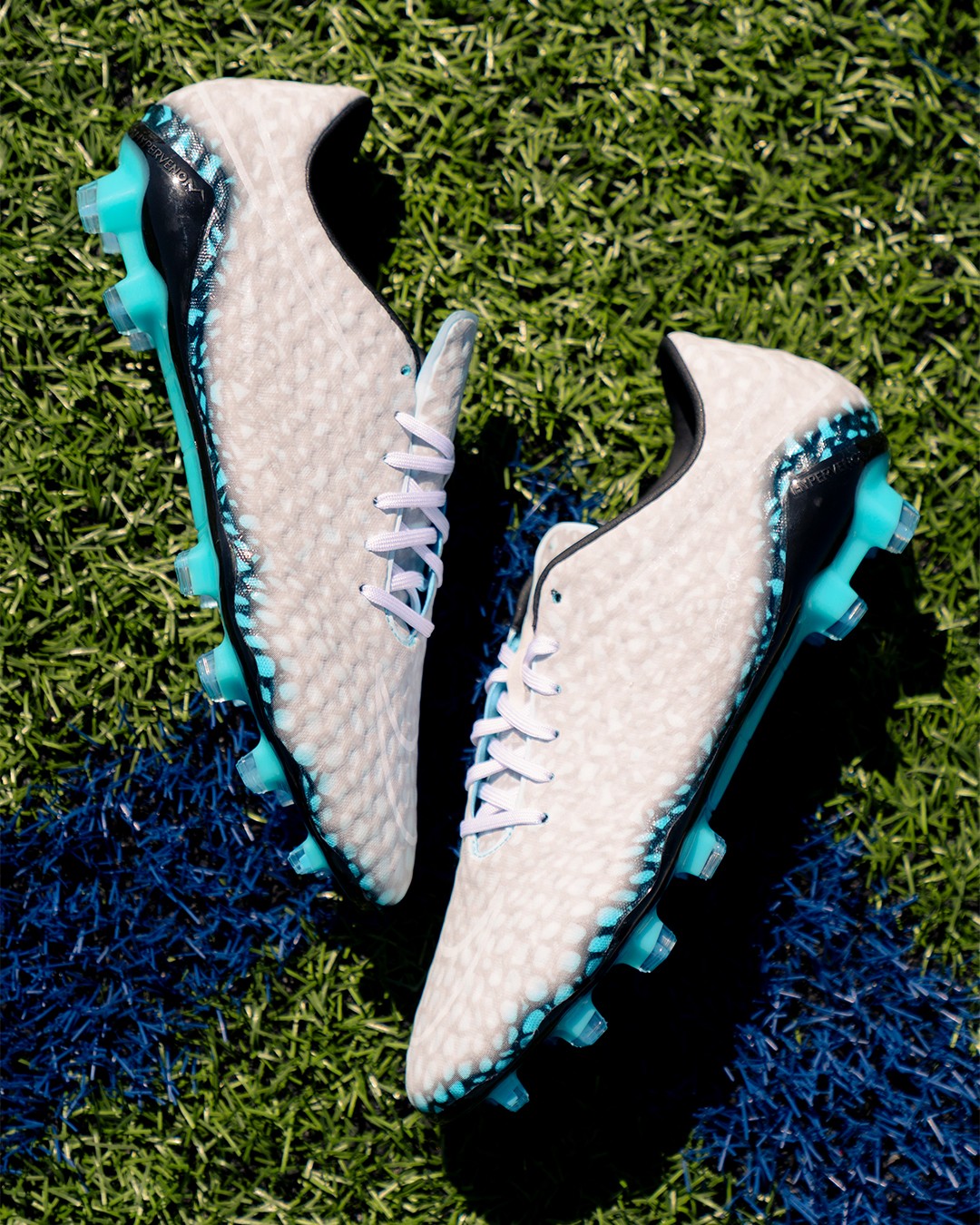 Chuteria Nike HyperVenom FG Pro