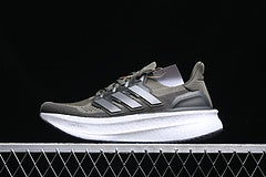 Adidas Ultraboost 5